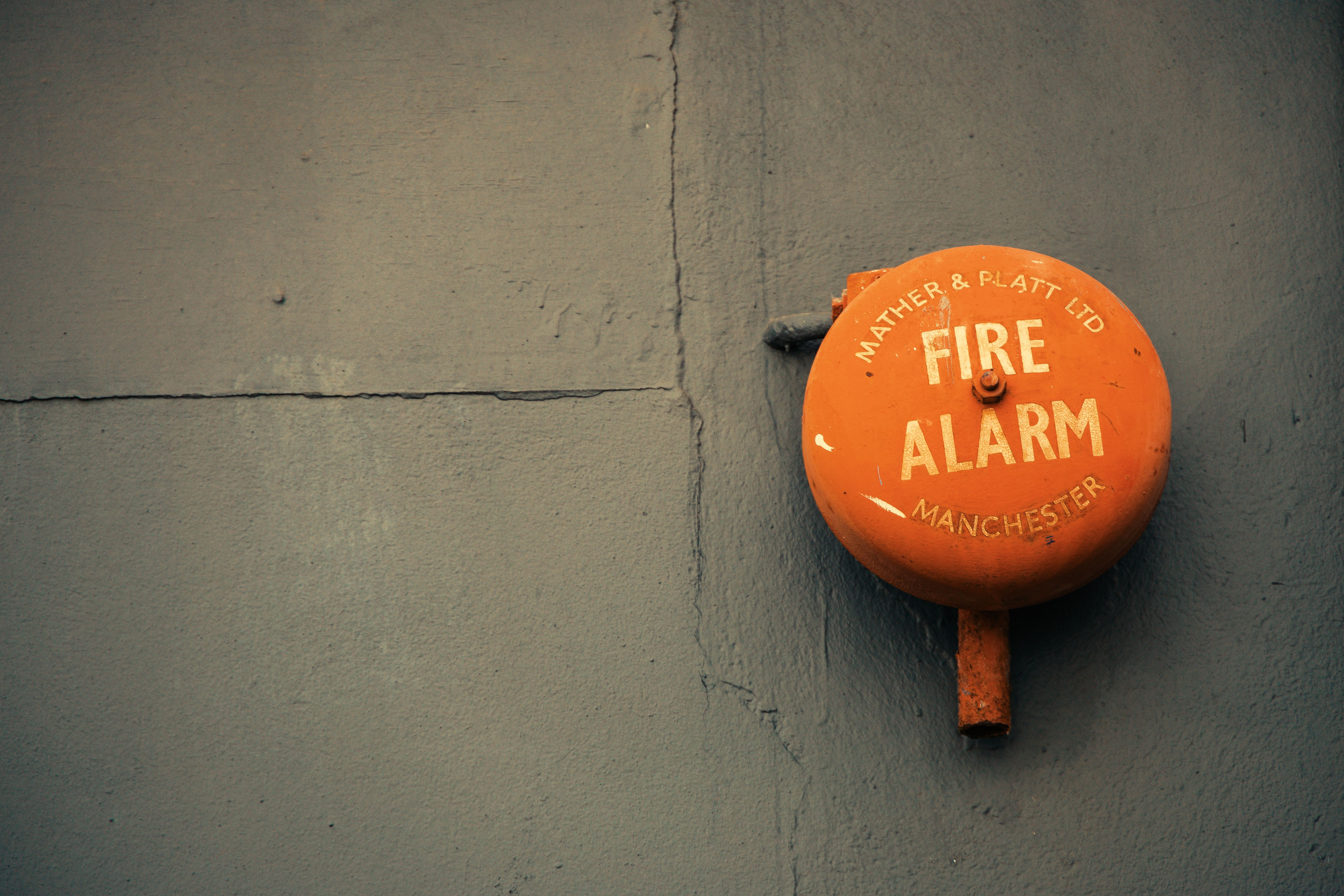 Kitchen hood fire suppression system